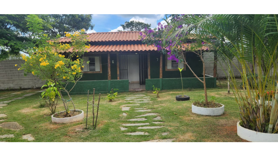 Área externa da clínica de reabilitação feminina em Baldim, Minas Gerais.