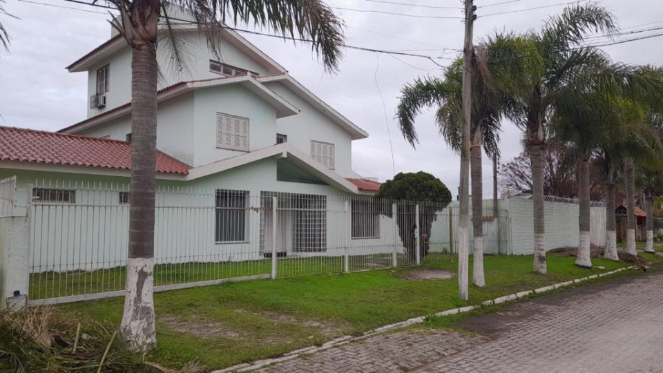 Vista da área externa da clínica de recuperação  masculina em Pelotas, Rio Grande do Sul. Na imagem, vemos a estrutura da unidade